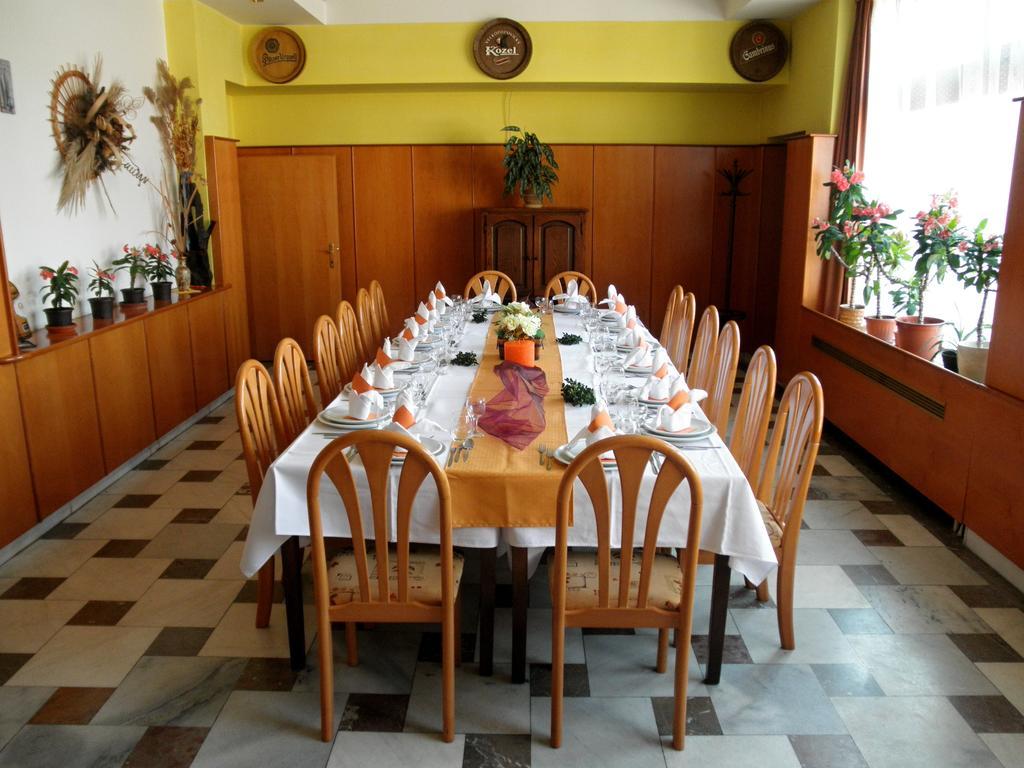 Hotel Vysocina Chotebor Luaran gambar